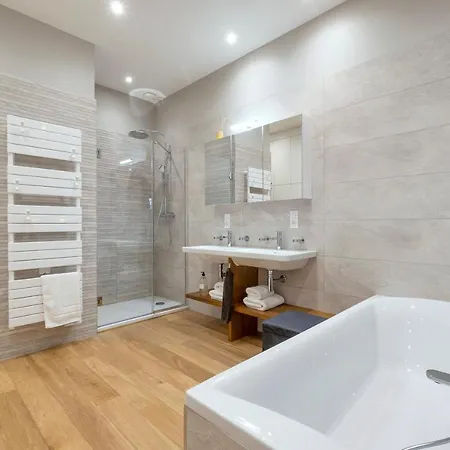 Homestay Escale Rochelaise, Avec Access Et Sauna