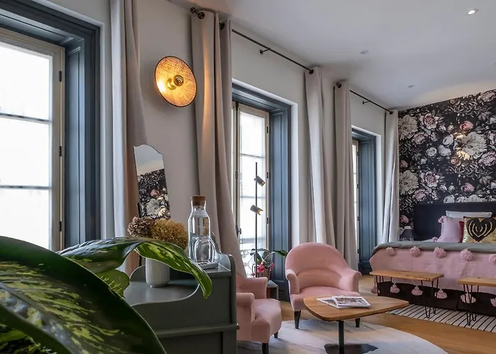 Homestay Escale Rochelaise, Avec Access Et Sauna